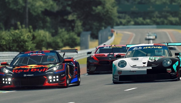 Toyota naďalej dominuje pretekom 24h Le Mans